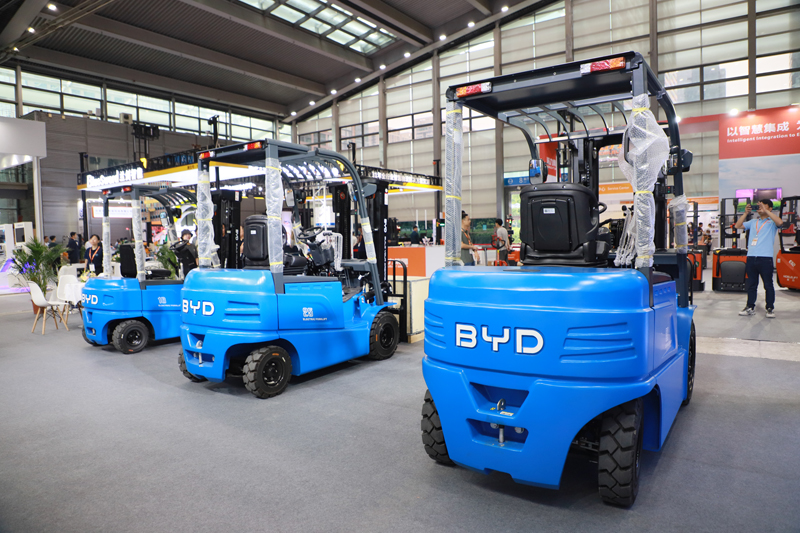 “圳”在行动  比亚迪EL-Pro系列2代升级锂电叉车闪耀LogiMAT China2024