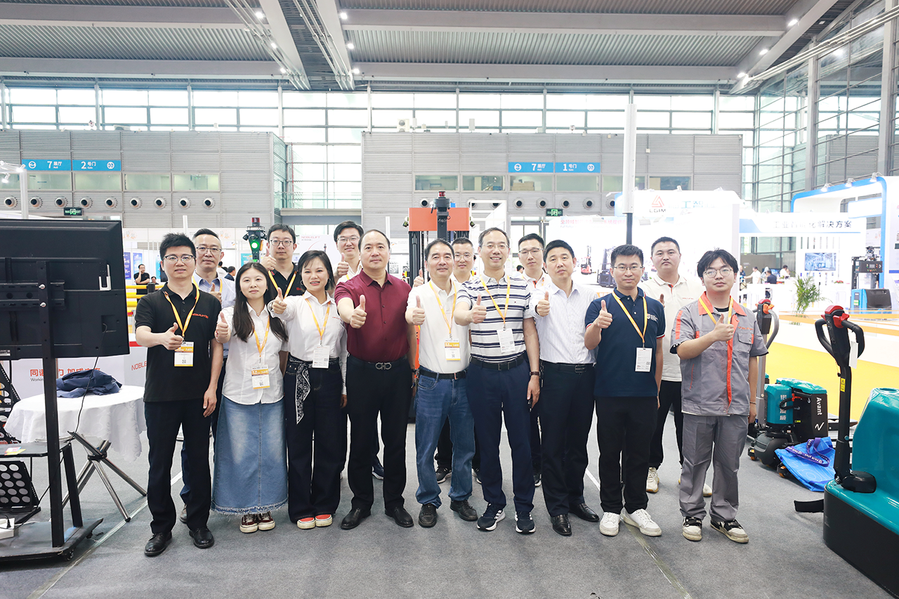 惊艳登场 | 诺力智能物流机器人双认证新品PS15-CB亮相深圳LogiMAT