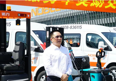 上汽大通 × 诺力股份战略签约！跨界联动赋能经销商，服务车交付开启共赢新局