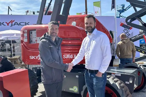 SKYJACK斯凯杰科混动设备首入德国市场，携手老牌租赁商开启可持续作业新篇章