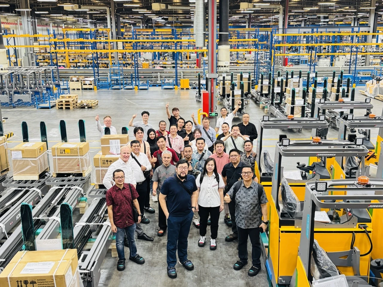 印尼客户代表团参观永恒力上海青浦基地！