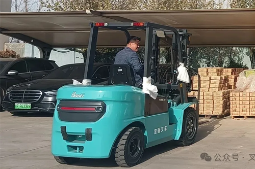 宝骊X1B电动叉车，在搬运场上演属于它的“技惊四座”！