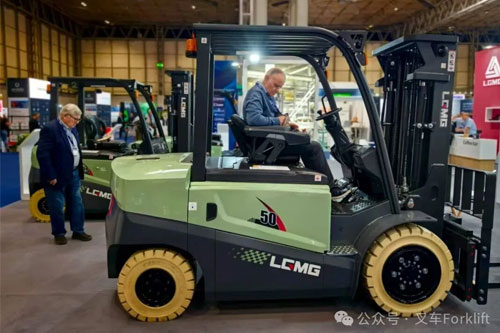 LGMG多款电动叉车亮相英国IMHX 2025展会