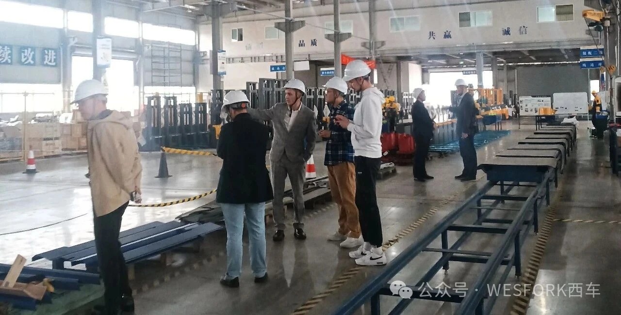 俄罗斯客商莅临西车叉车工厂参观考察并洽谈合作