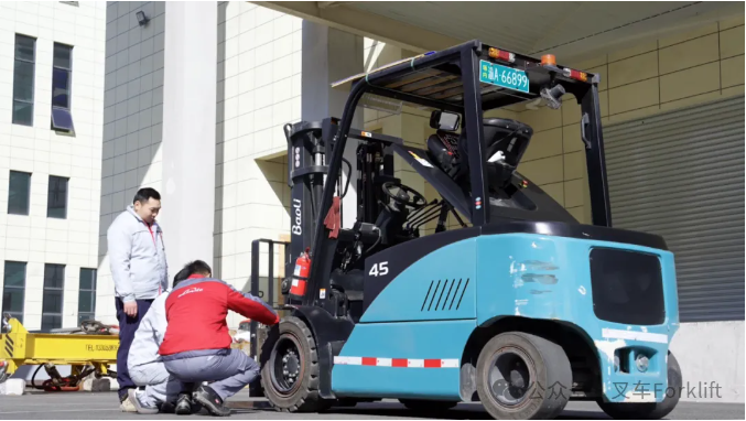 宝骊叉车组合交付赣锋锂业，以高效绿色物流赋能锂电龙头