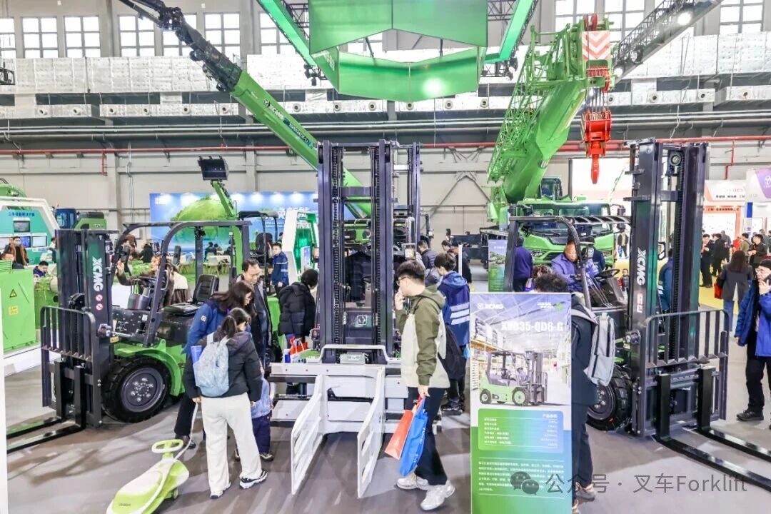 徐工叉车携四款定制车型亮相徐州国际工程机械展