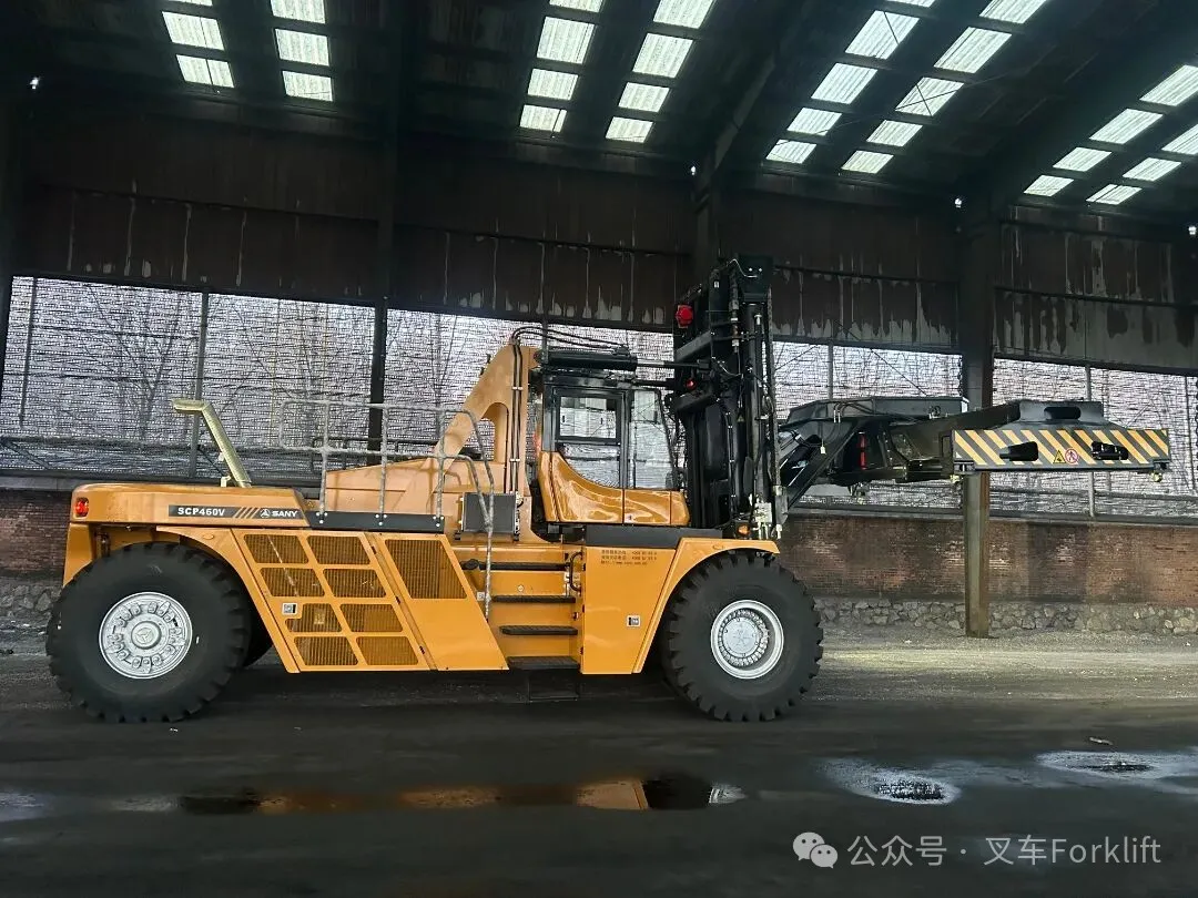 破解铁路装卸难题！三一海工交付46t重叉