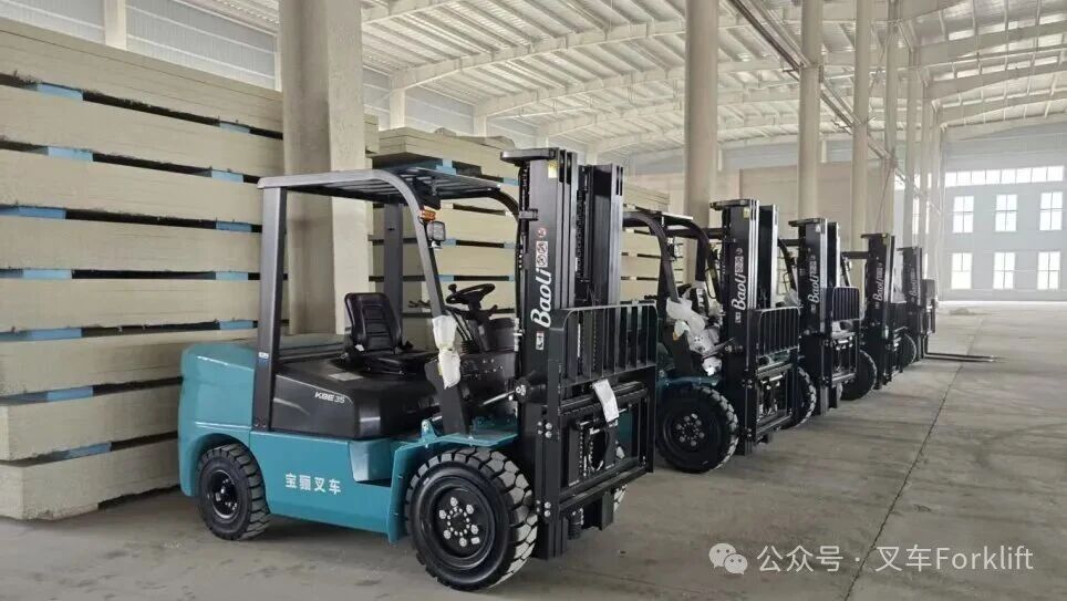 火爆交车 | 无“油”无虑，宝骊X1L批量交付，让这家建材客户“油转电”一步到位
