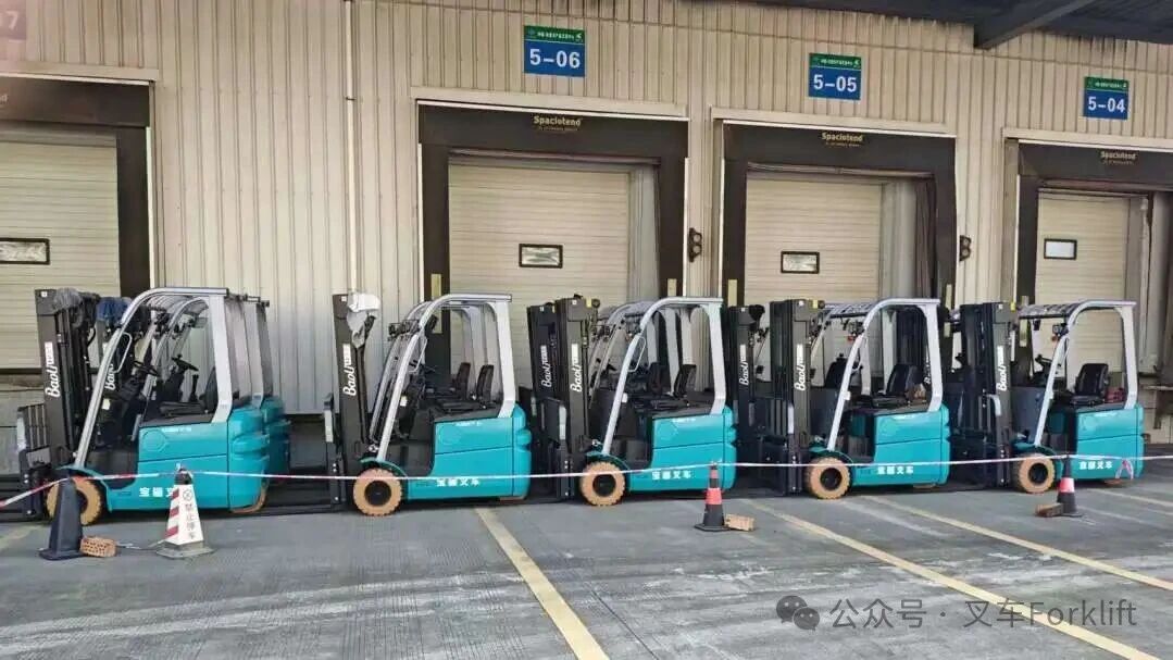 火爆交车 | 宝骊三支点电车绿色“鲜”行，批量交付广西冷链龙头
