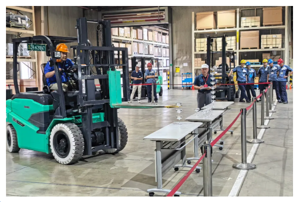 技展风采，匠造未来｜2026年大连市金普新区“工匠杯”叉车司机技能大赛顺利举办