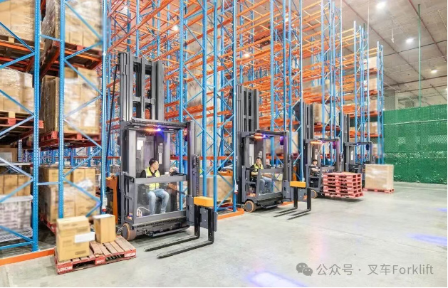 库容+40%、拣选提速！卓一窄巷道叉车组合方案落地东南亚物流仓