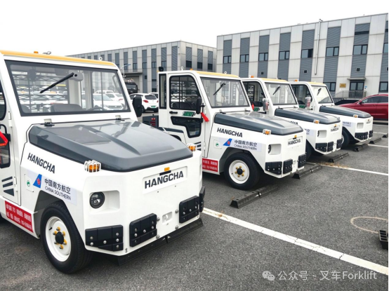 杭叉32吨高压锂电行李牵引车投入大兴南航地面保障